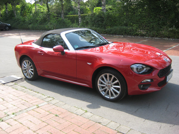 Fiat 124 Spider in Rot